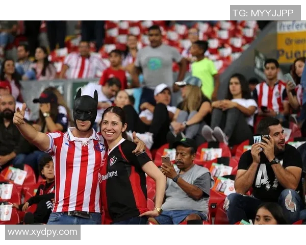 足球巨星最新来京消息引发关注 球迷热切期待与明星互动